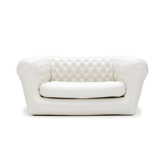 Élégance et confort partout – Le canapé gonflable Chesterfield revisité !